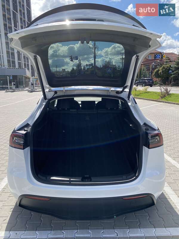 Внедорожник / Кроссовер Tesla Model Y 2024 в Киеве