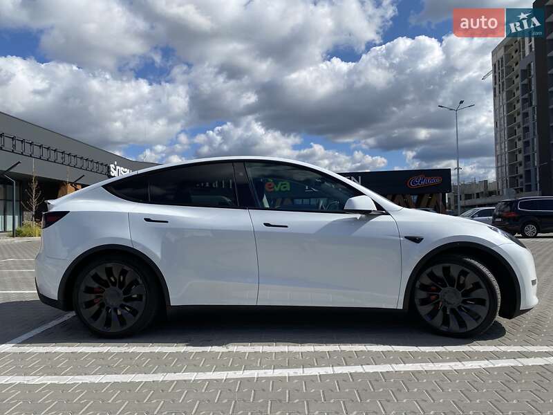 Внедорожник / Кроссовер Tesla Model Y 2024 в Киеве