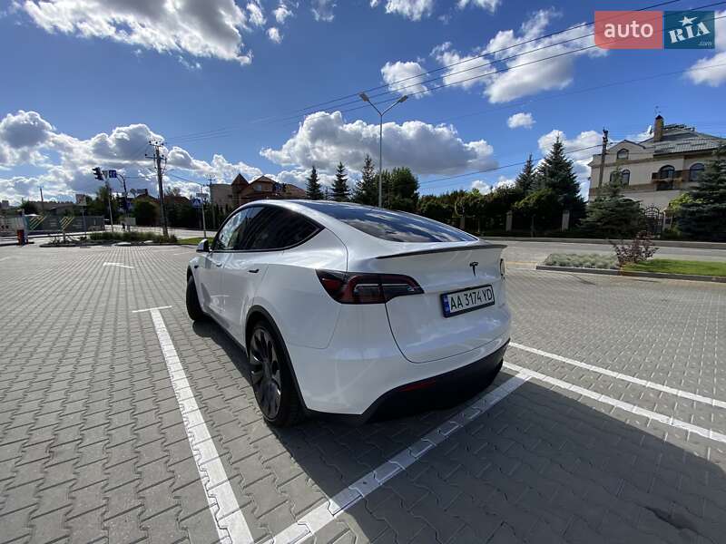 Внедорожник / Кроссовер Tesla Model Y 2024 в Киеве