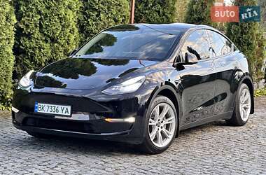 Внедорожник / Кроссовер Tesla Model Y 2021 в Киеве