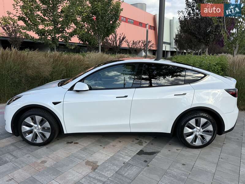 Внедорожник / Кроссовер Tesla Model Y 2023 в Киеве