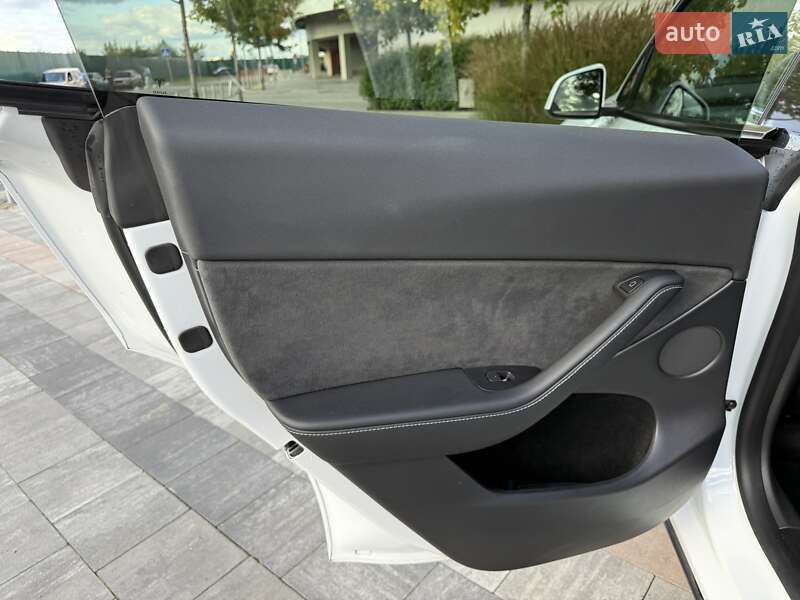 Внедорожник / Кроссовер Tesla Model Y 2023 в Киеве