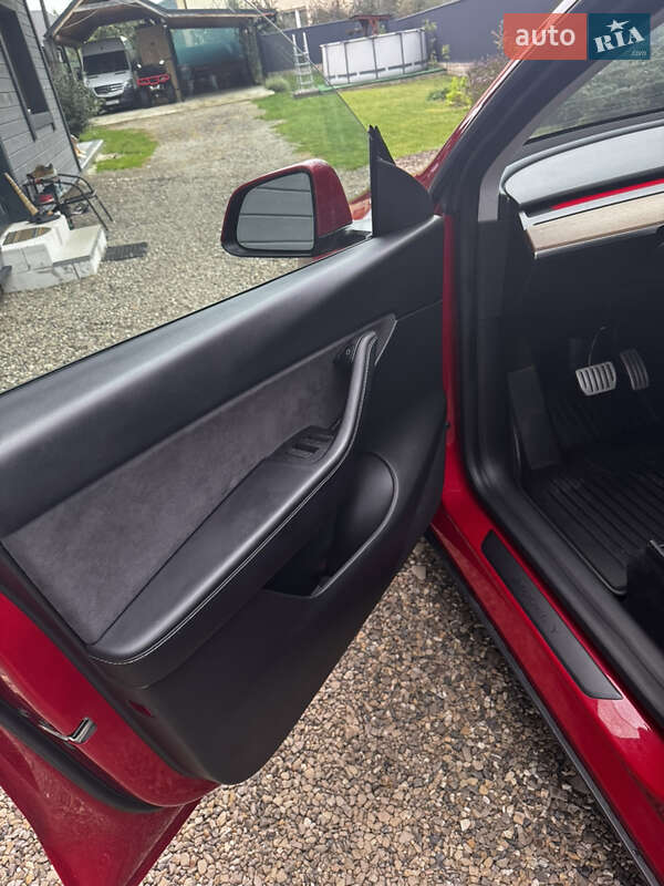 Позашляховик / Кросовер Tesla Model Y 2021 в Косові