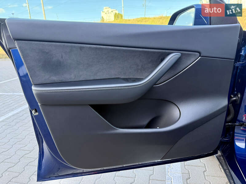 Внедорожник / Кроссовер Tesla Model Y 2021 в Киеве