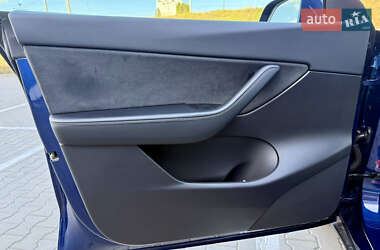Позашляховик / Кросовер Tesla Model Y 2021 в 