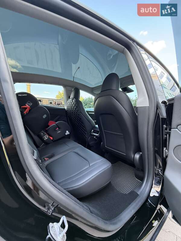 Внедорожник / Кроссовер Tesla Model Y 2024 в Киеве