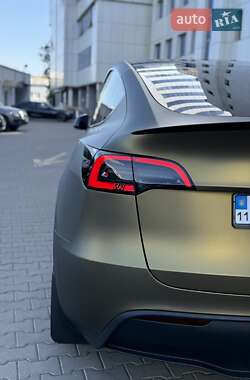 Позашляховик / Кросовер Tesla Model Y 2024 в 