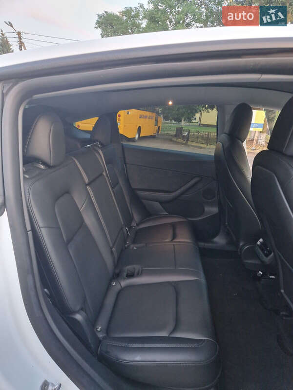 Внедорожник / Кроссовер Tesla Model Y 2021 в Луцке