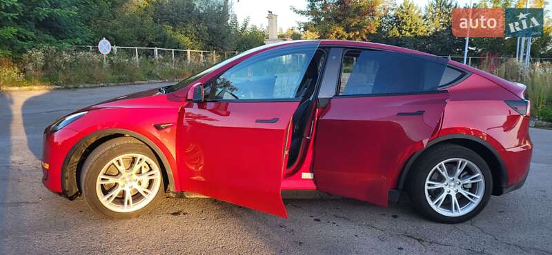 Позашляховик / Кросовер Tesla Model Y 2021 в Львові