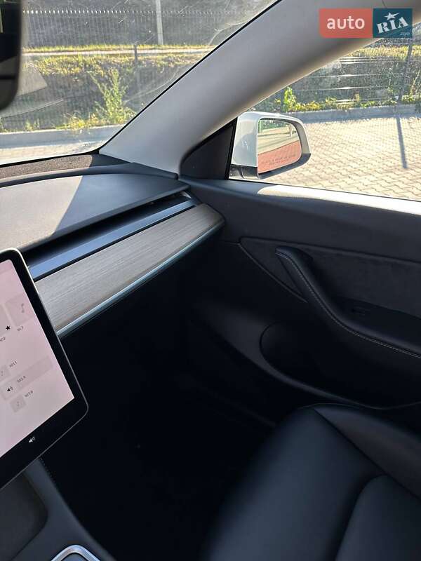 Позашляховик / Кросовер Tesla Model Y 2021 в Києві