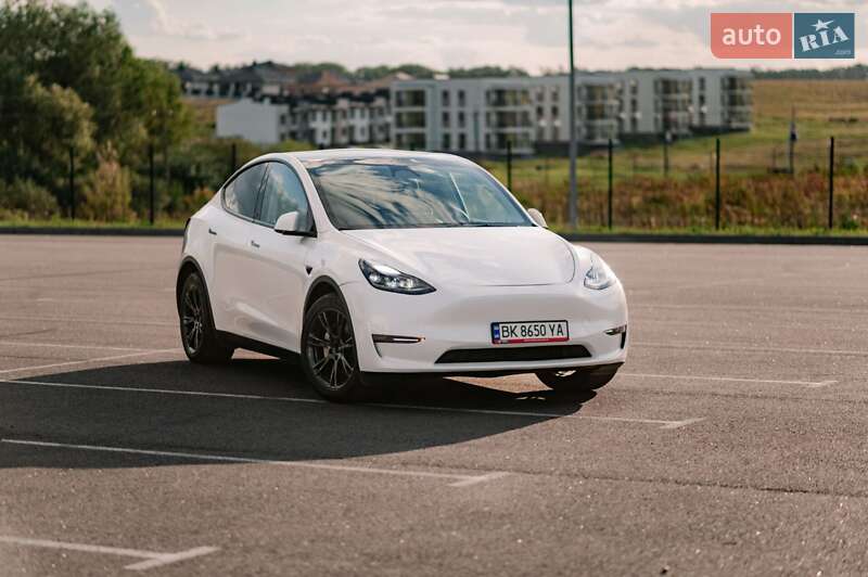 Внедорожник / Кроссовер Tesla Model Y 2024 в Ровно