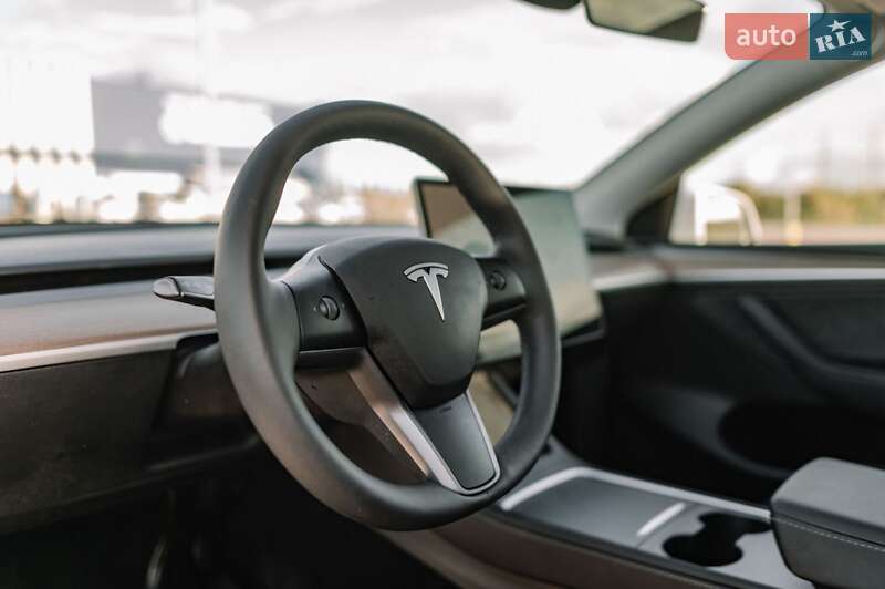 Внедорожник / Кроссовер Tesla Model Y 2024 в Ровно