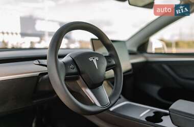 Позашляховик / Кросовер Tesla Model Y 2024 в 