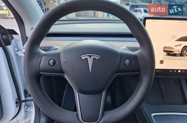 Позашляховик / Кросовер Tesla Model Y 2024 в 