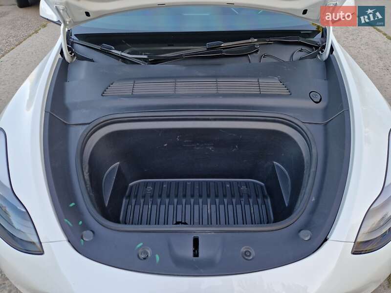 Позашляховик / Кросовер Tesla Model Y 2024 в Дніпрі