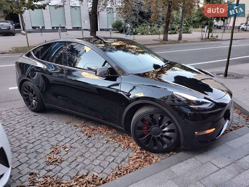 Внедорожник / Кроссовер Tesla Model Y 2021 в Киеве