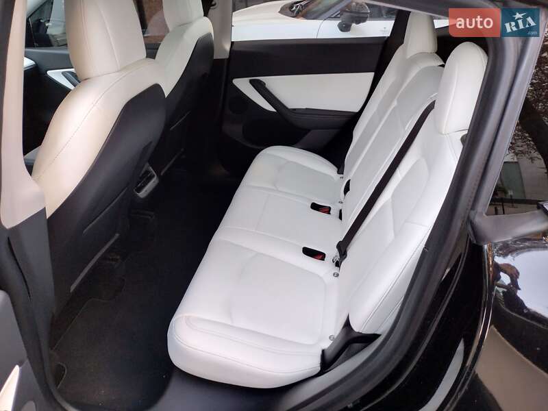Внедорожник / Кроссовер Tesla Model Y 2021 в Киеве