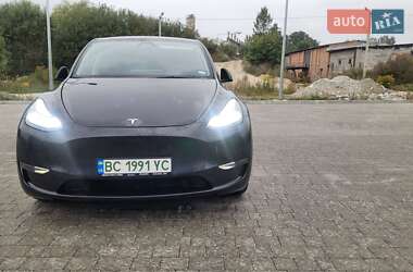 Позашляховик / Кросовер Tesla Model Y 2024 в 