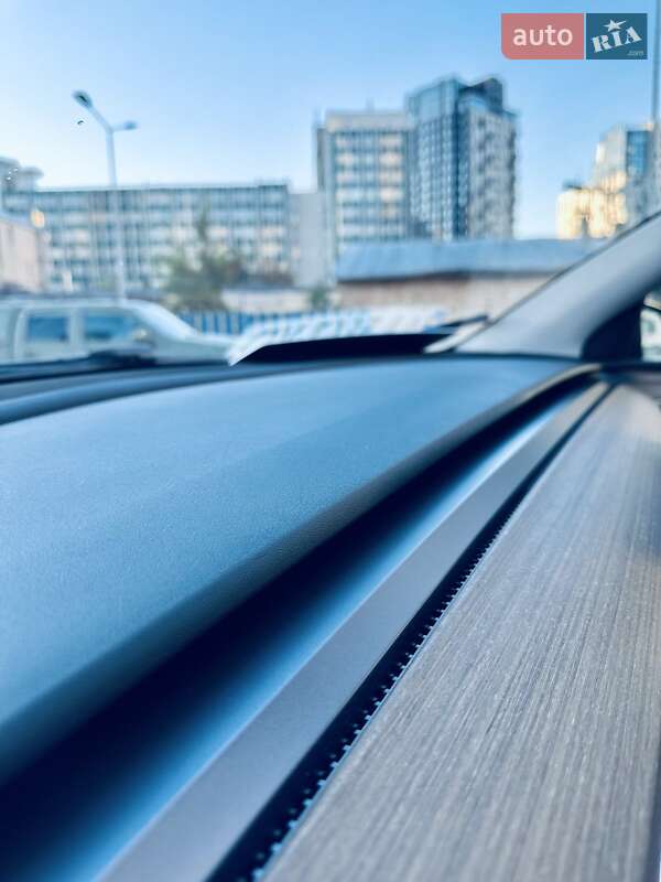 Позашляховик / Кросовер Tesla Model Y 2024 в Києві