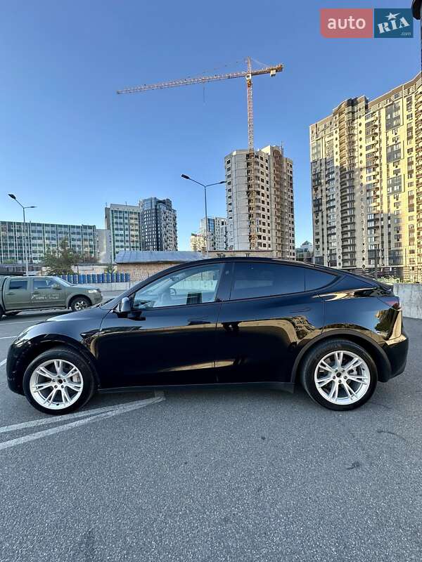 Позашляховик / Кросовер Tesla Model Y 2024 в Києві