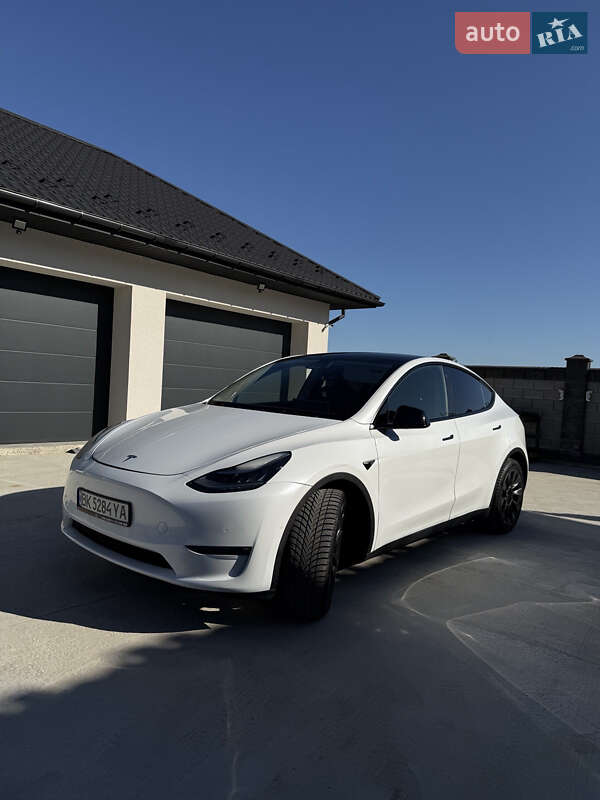 Позашляховик / Кросовер Tesla Model Y 2022 в Рівному