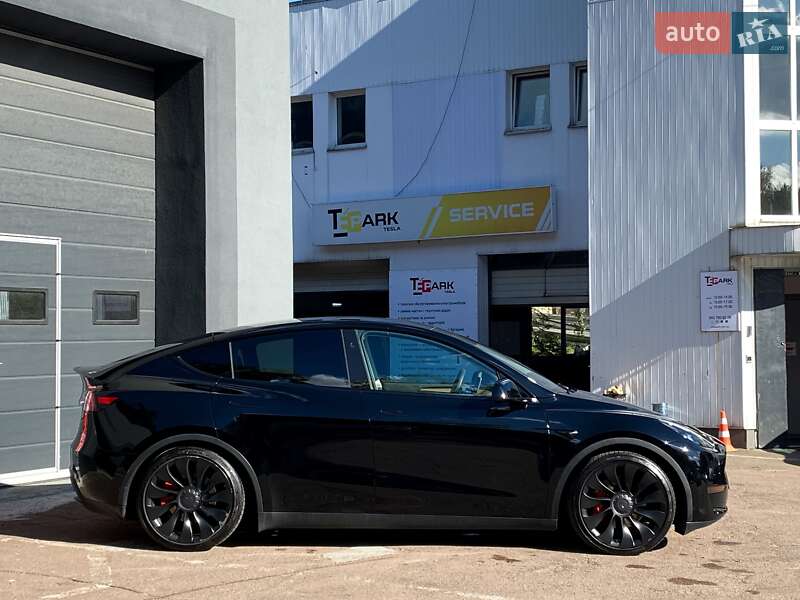 Позашляховик / Кросовер Tesla Model Y 2023 в Києві