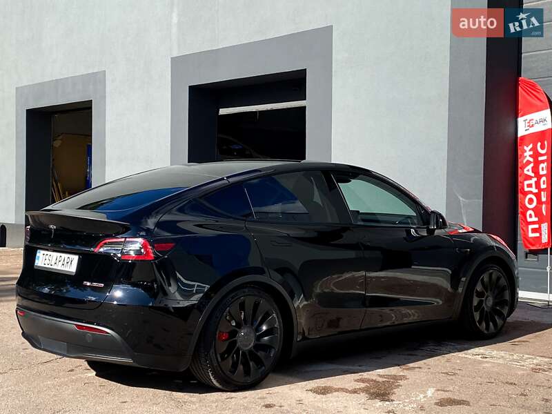 Позашляховик / Кросовер Tesla Model Y 2023 в Києві