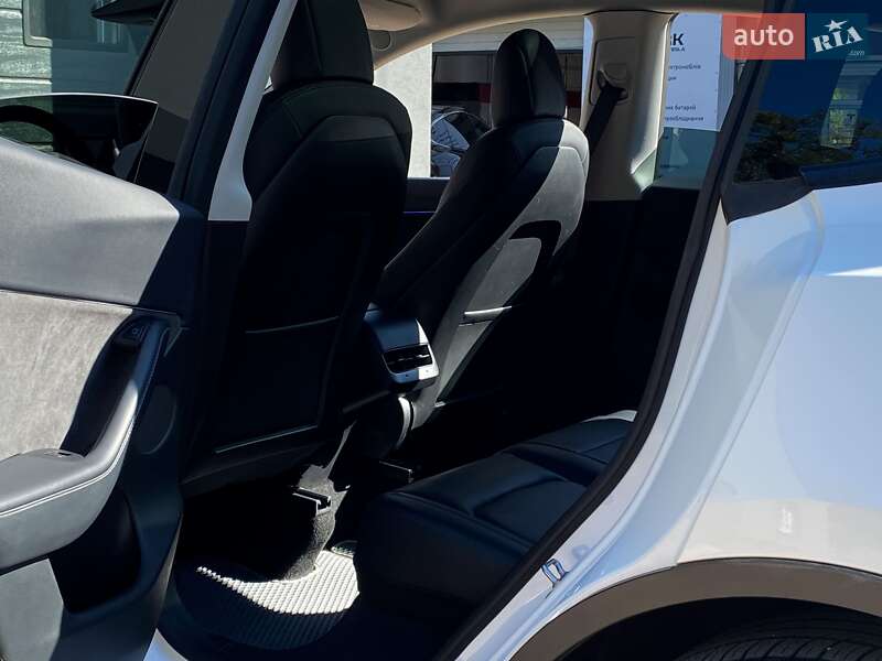 Внедорожник / Кроссовер Tesla Model Y 2022 в Киеве