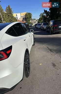 Позашляховик / Кросовер Tesla Model Y 2024 в 