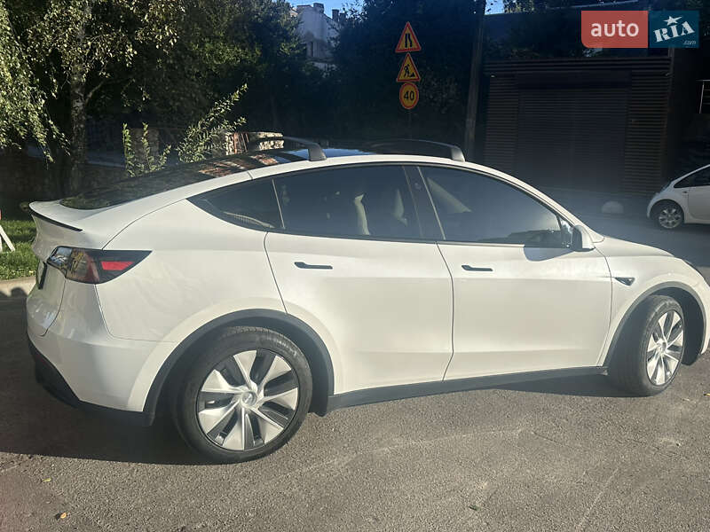 Позашляховик / Кросовер Tesla Model Y 2024 в Тернополі