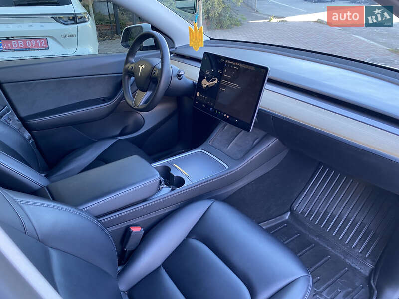 Позашляховик / Кросовер Tesla Model Y 2021 в Львові