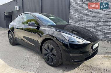 Позашляховик / Кросовер Tesla Model Y 2024 в 
