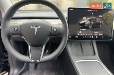 Позашляховик / Кросовер Tesla Model Y 2024 в 
