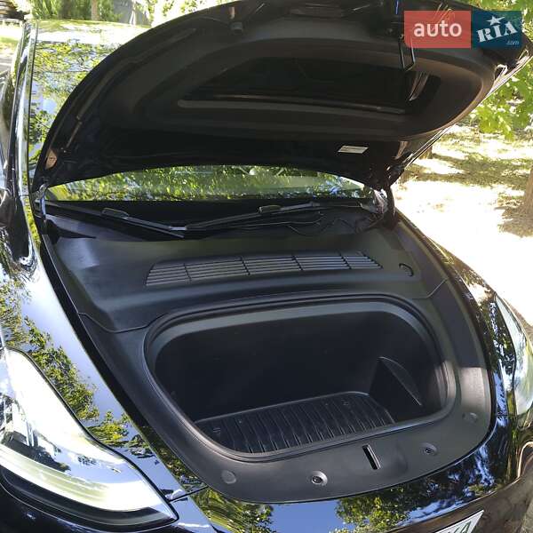 Седан Tesla Model Y 2022 в Луцьку