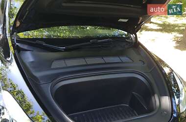 Седан Tesla Model Y 2022 в 