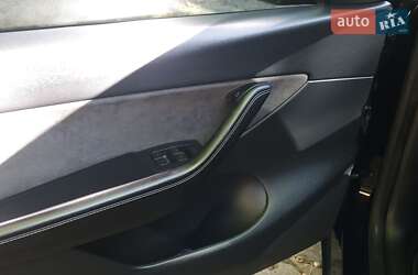 Седан Tesla Model Y 2022 в 