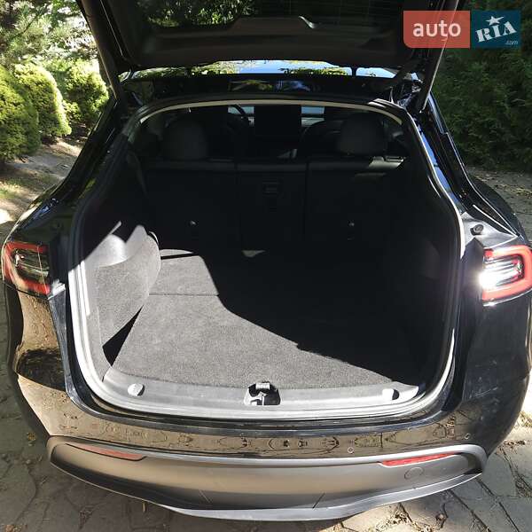 Седан Tesla Model Y 2022 в Луцьку