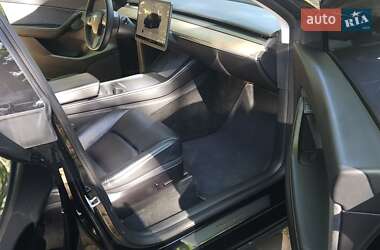 Седан Tesla Model Y 2022 в 