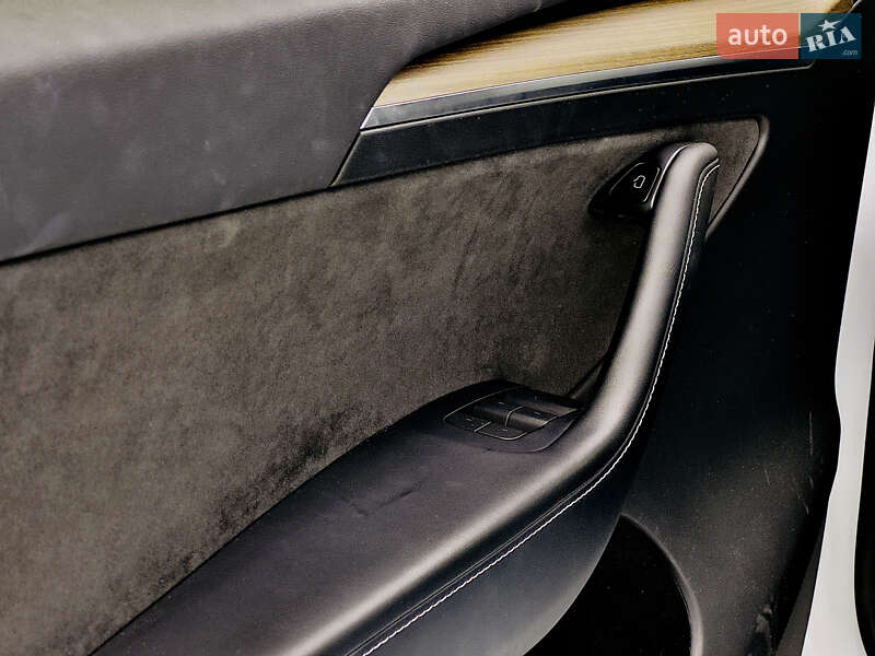 Позашляховик / Кросовер Tesla Model Y 2021 в Миколаєві