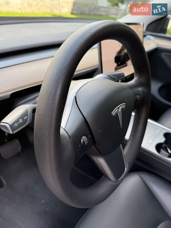 Внедорожник / Кроссовер Tesla Model Y 2023 в Львове