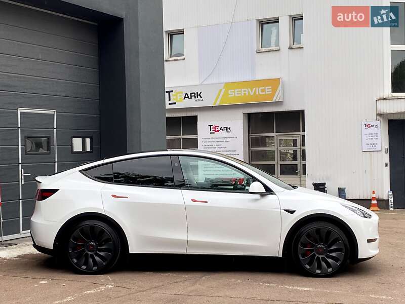 Позашляховик / Кросовер Tesla Model Y 2024 в Києві