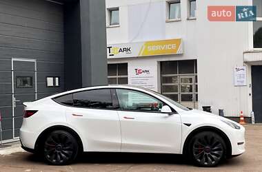 Позашляховик / Кросовер Tesla Model Y 2024 в 