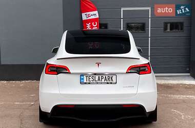 Позашляховик / Кросовер Tesla Model Y 2024 в 