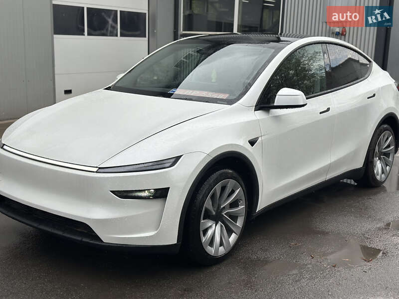 Tesla Model Y 2025
