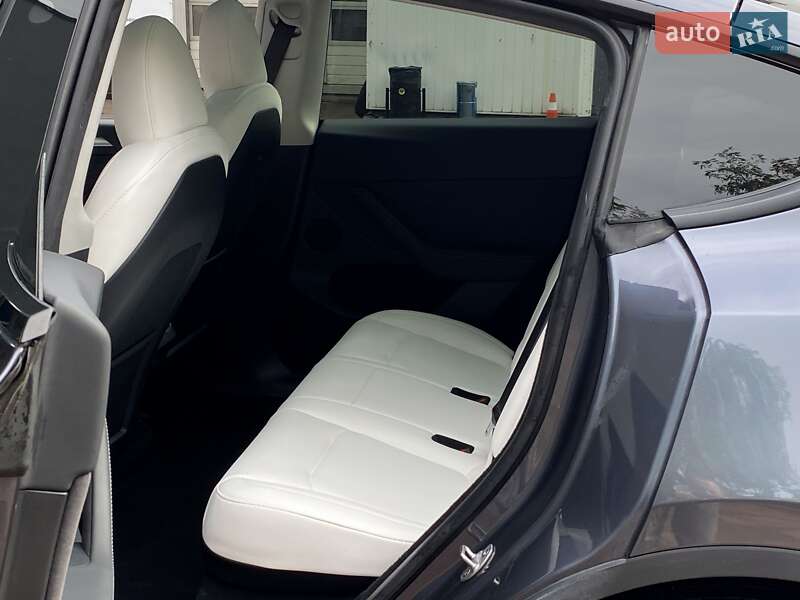 Внедорожник / Кроссовер Tesla Model Y 2023 в Киеве