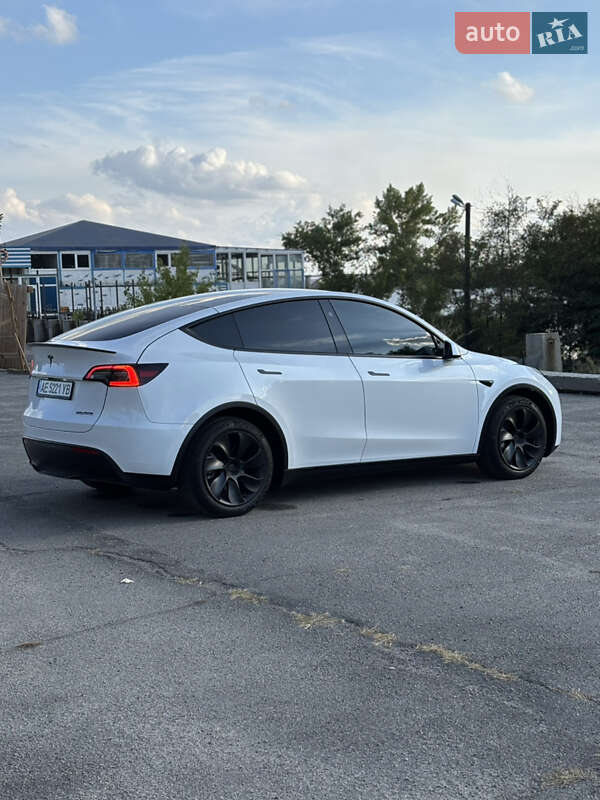 Позашляховик / Кросовер Tesla Model Y 2024 в Дніпрі