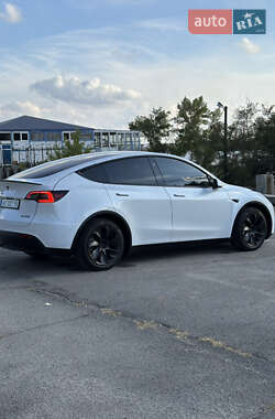 Позашляховик / Кросовер Tesla Model Y 2024 в 