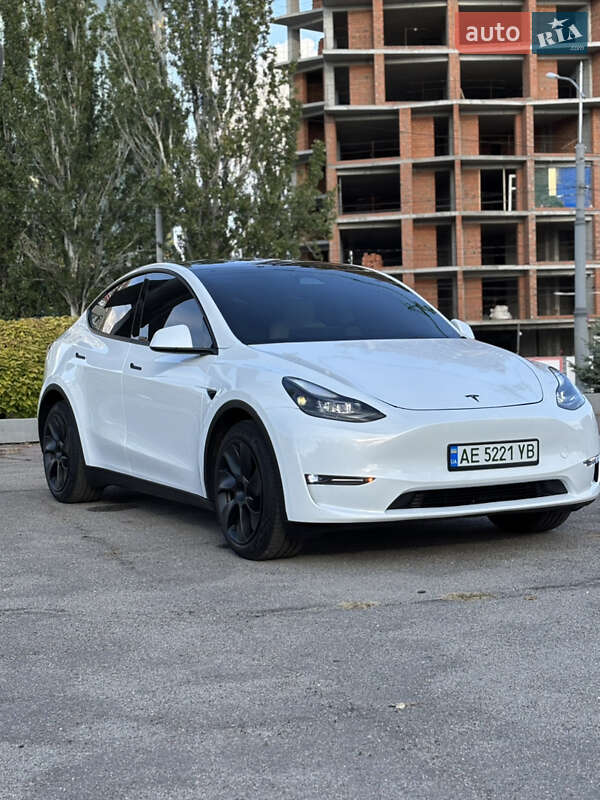Позашляховик / Кросовер Tesla Model Y 2024 в 