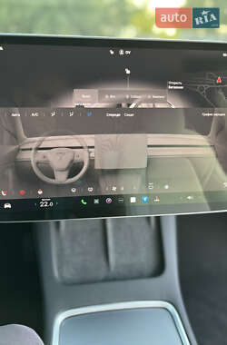 Позашляховик / Кросовер Tesla Model Y 2024 в 