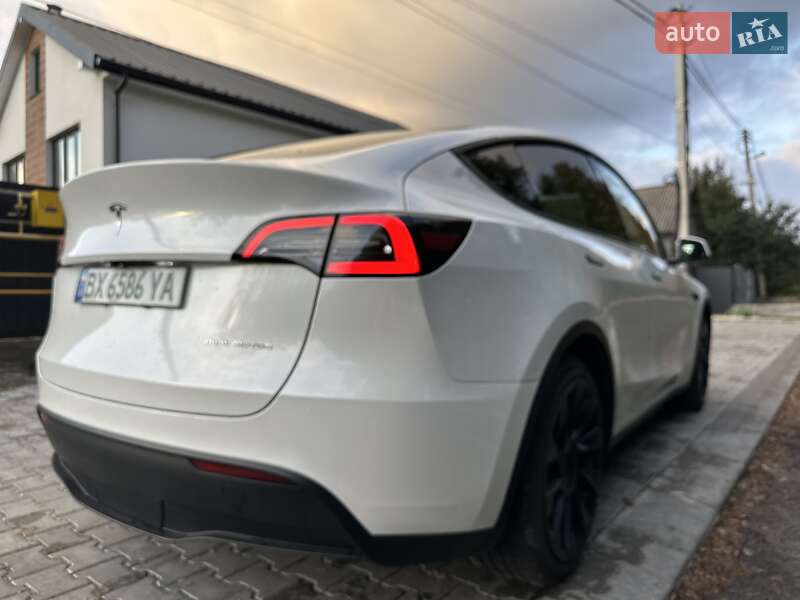 Tesla Model Y 2023